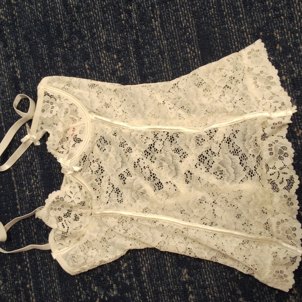 Beautiful, Used.No stains or rips